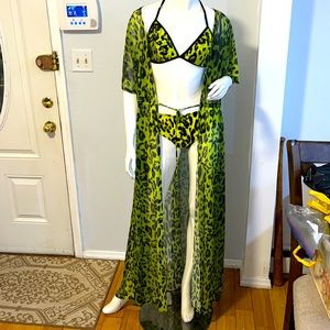 Fashion Nova- 3 piece bikini set